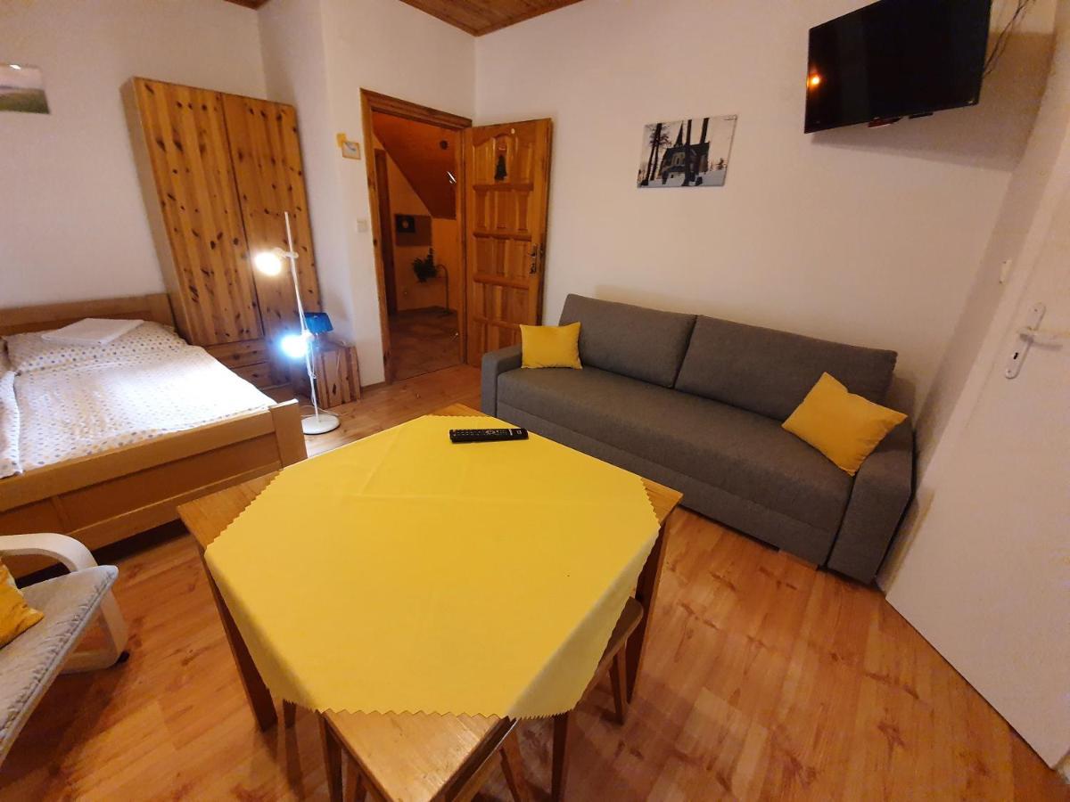 Zlty Dom Vrbov Apartment Exterior foto