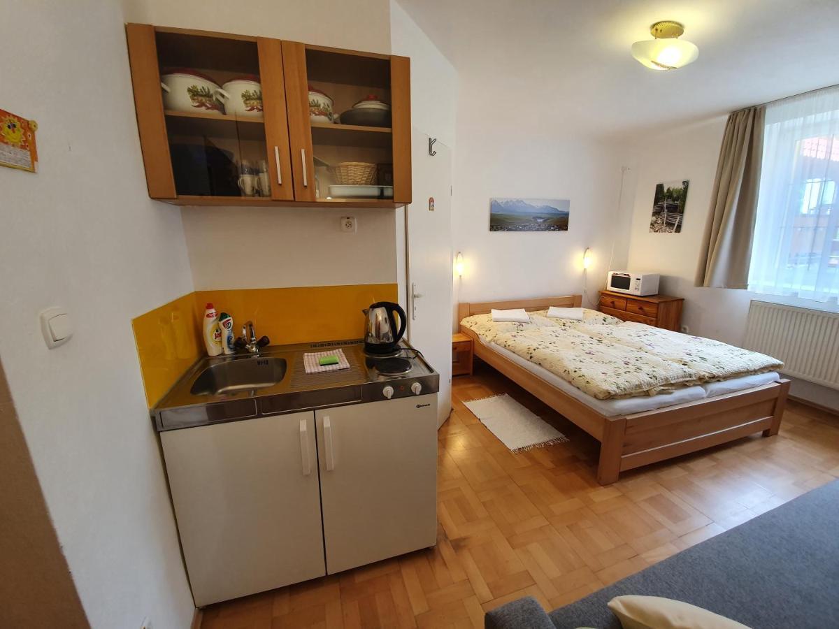 Zlty Dom Vrbov Apartment Exterior foto