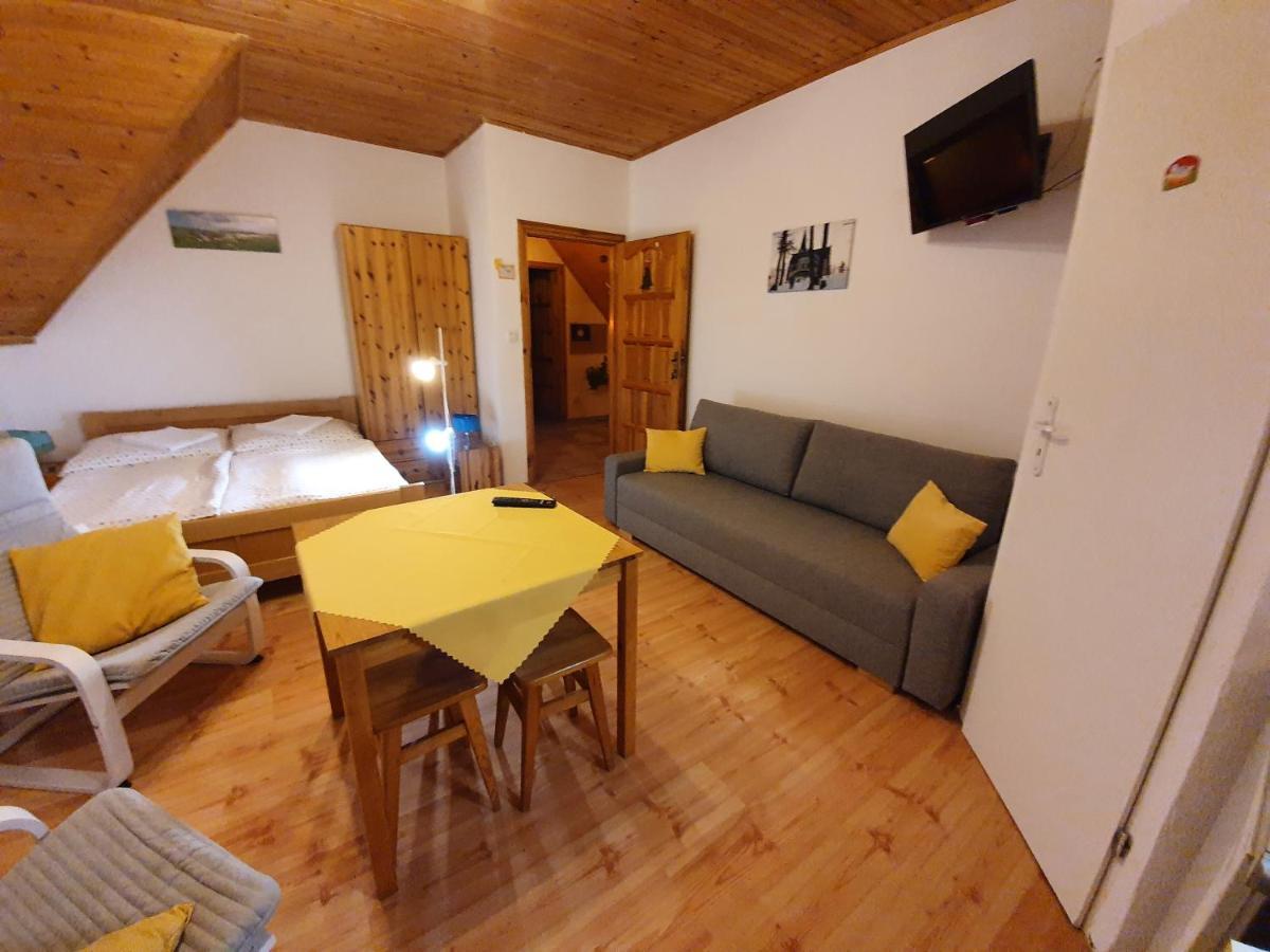 Zlty Dom Vrbov Apartment Exterior foto