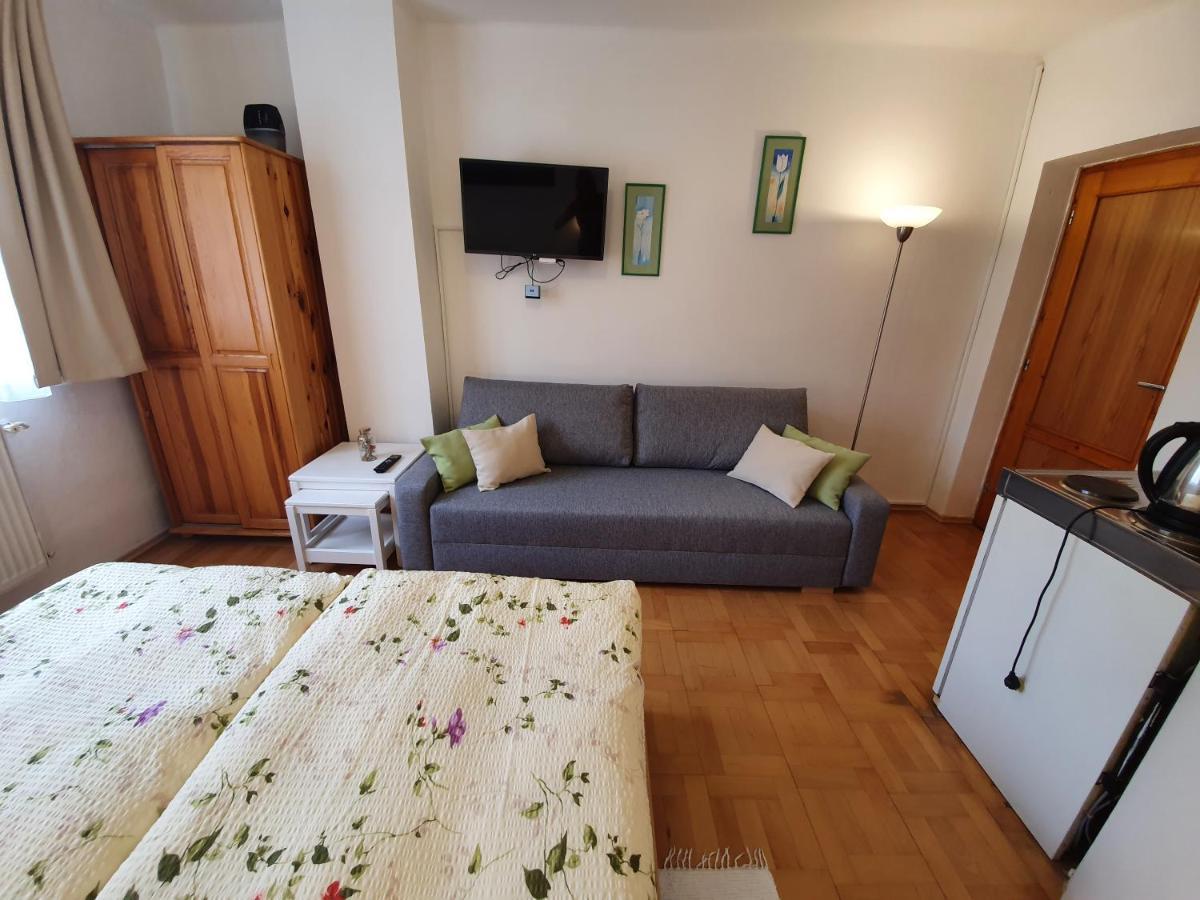 Zlty Dom Vrbov Apartment Exterior foto