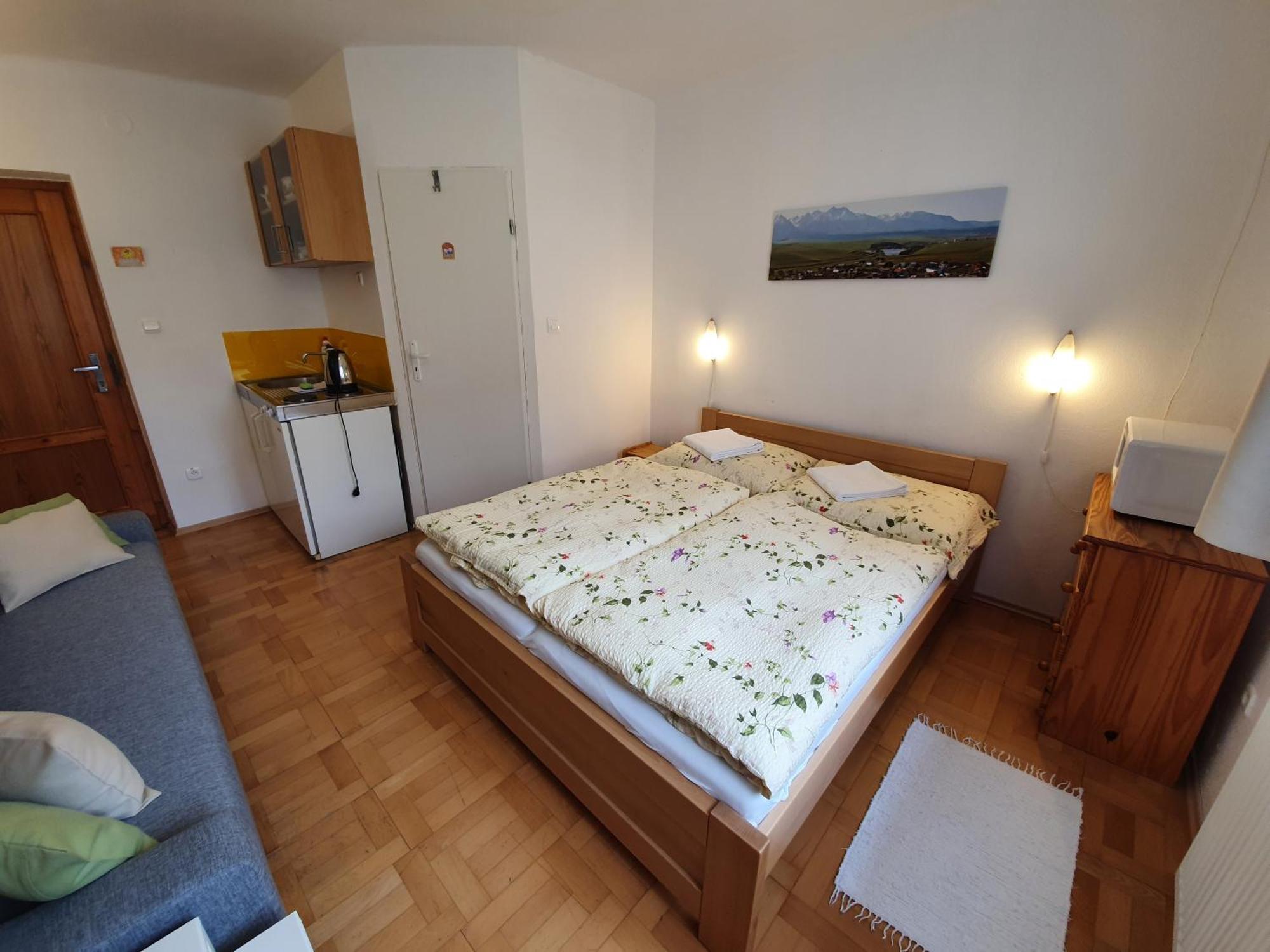 Zlty Dom Vrbov Apartment Exterior foto