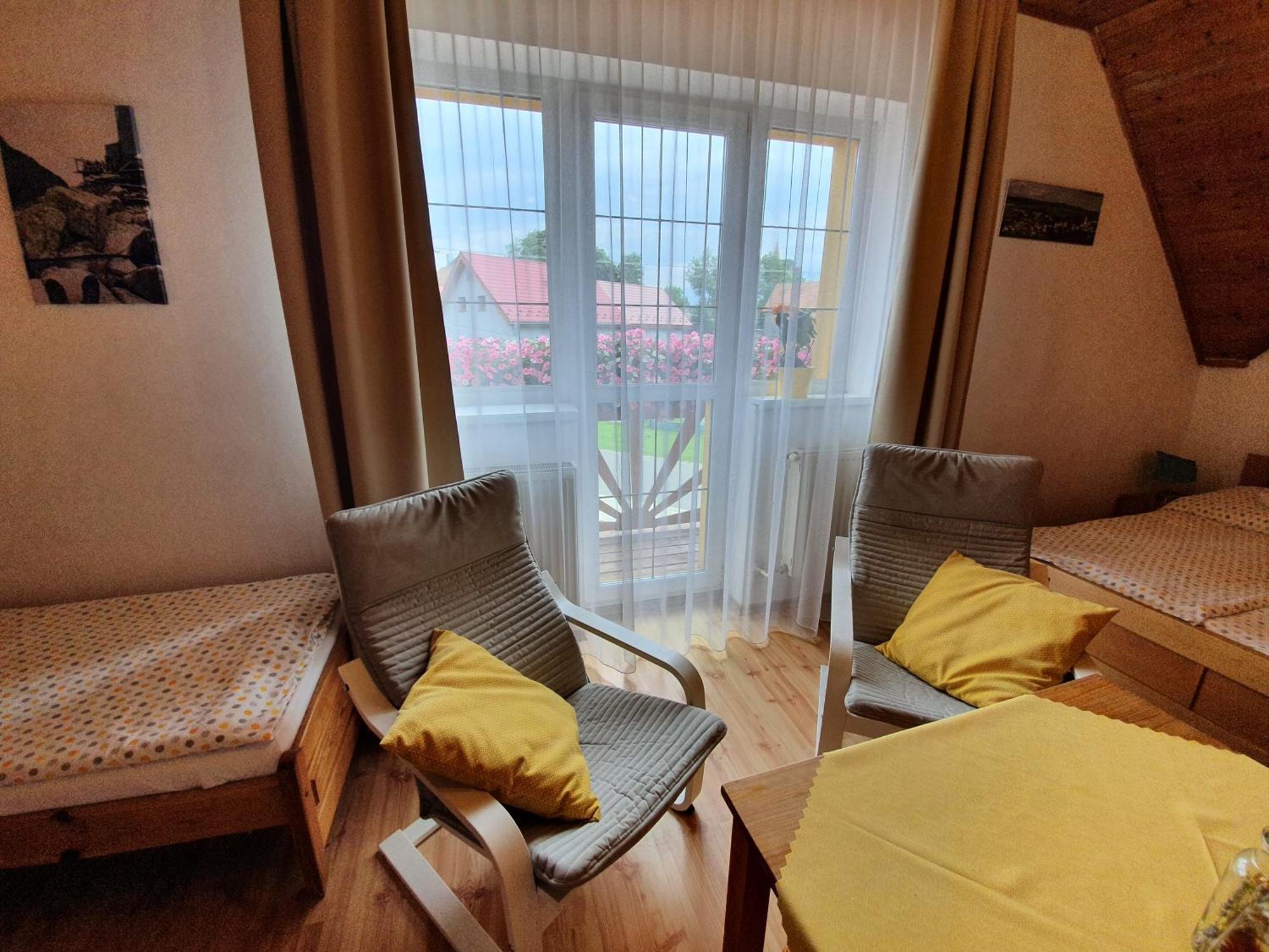 Zlty Dom Vrbov Apartment Exterior foto