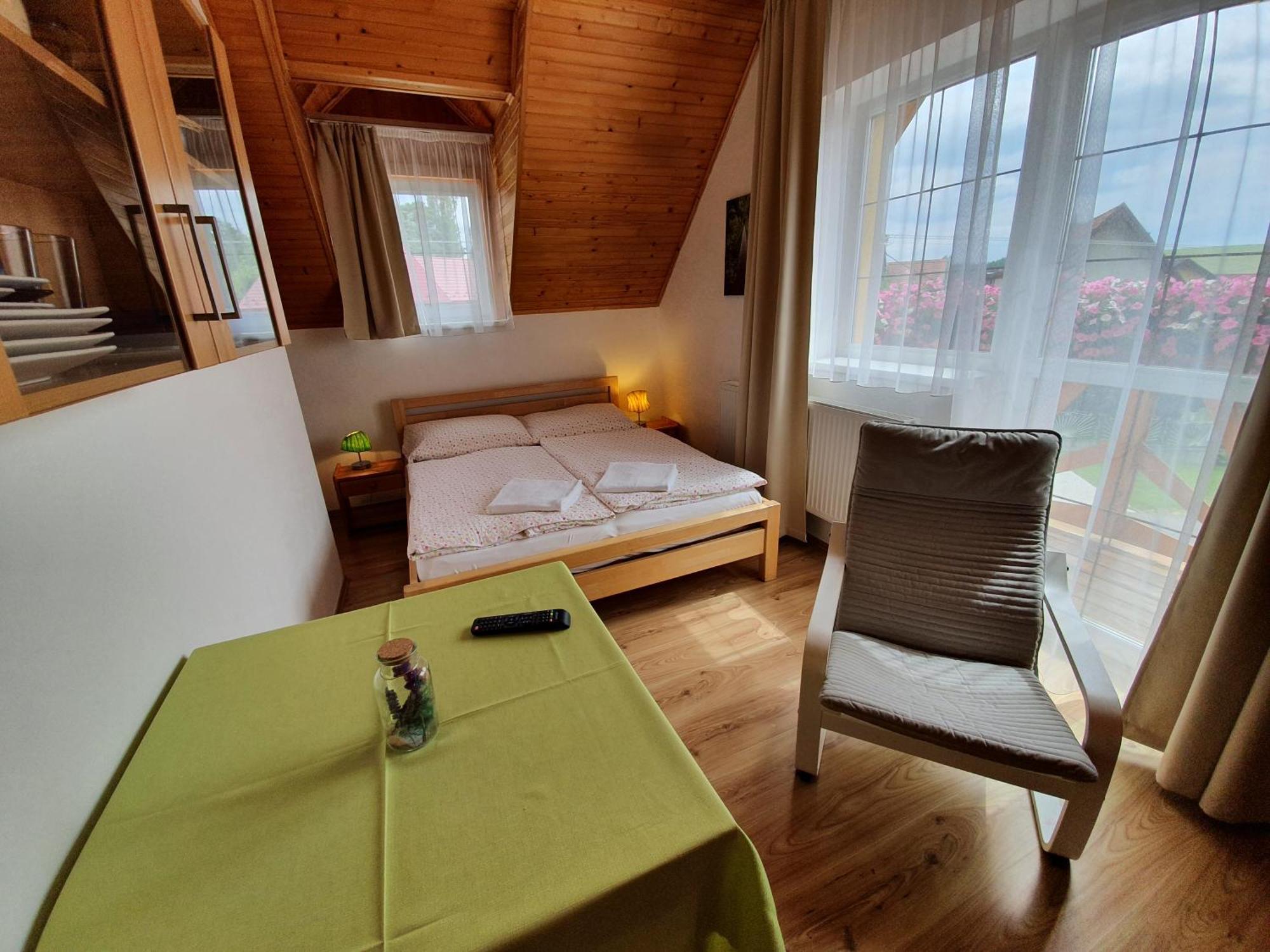 Zlty Dom Vrbov Apartment Exterior foto