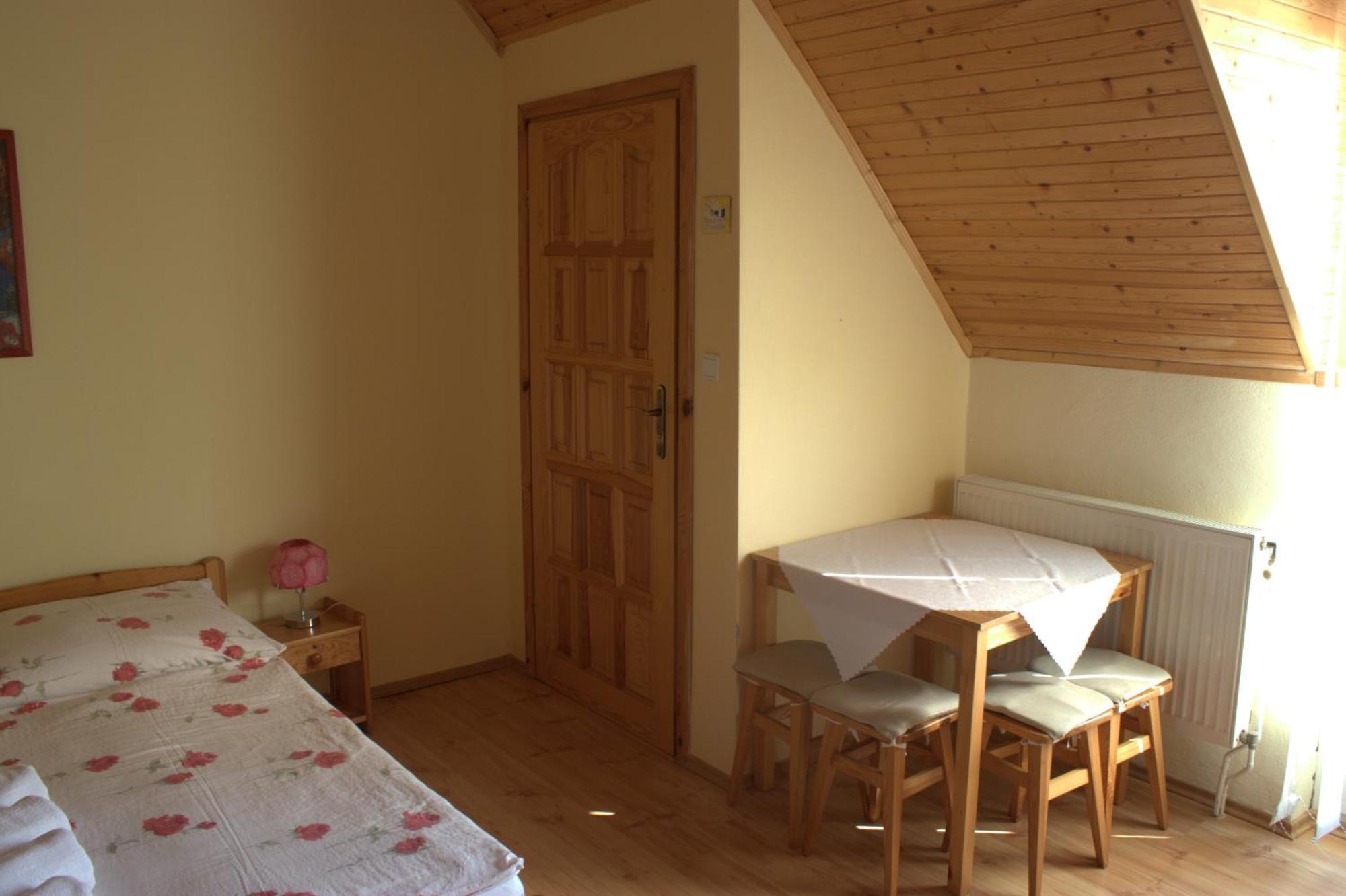 Zlty Dom Vrbov Apartment Cameră foto