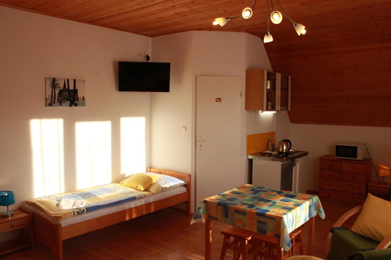 Zlty Dom Vrbov Apartment Exterior foto